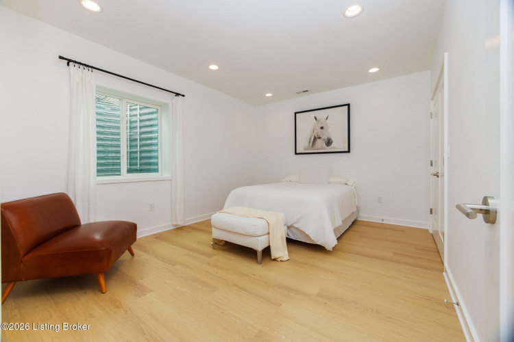 Listing Image 108