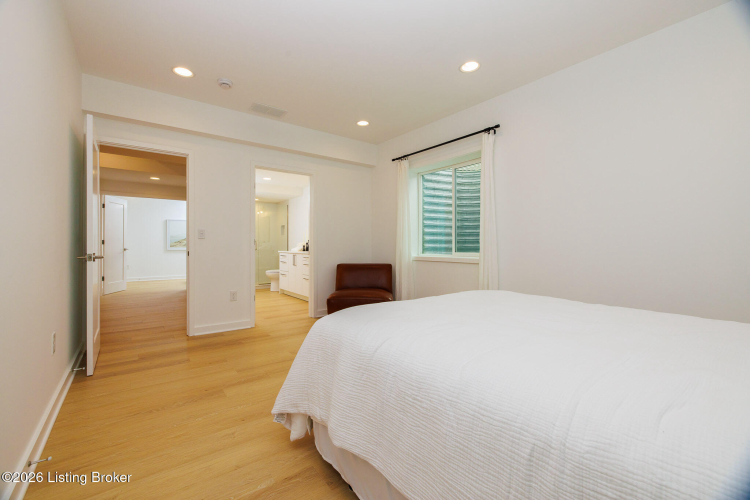 Listing Image 111