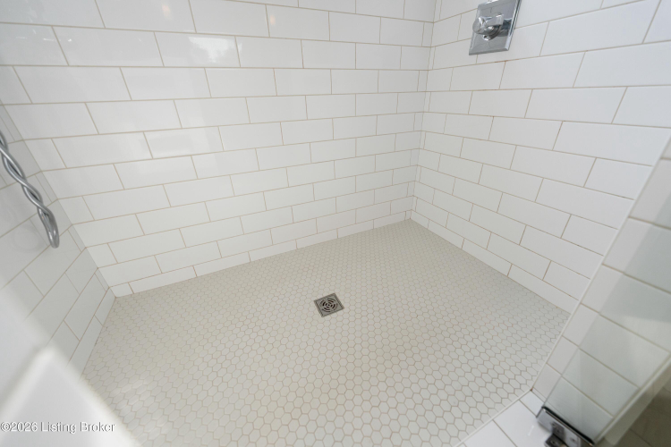 Listing Image 64