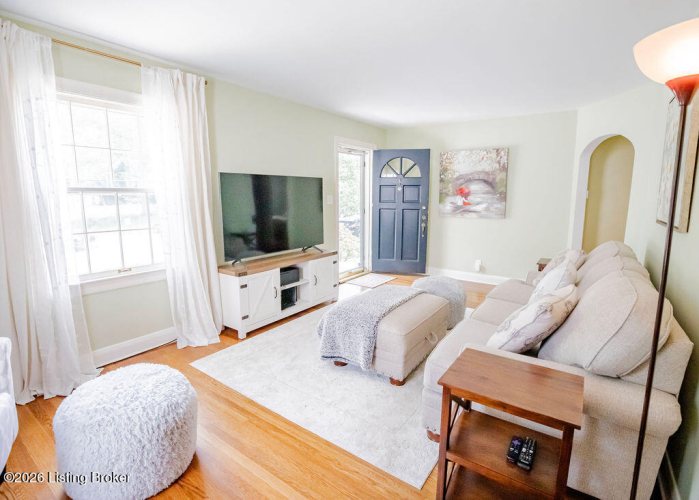 Listing Image 9