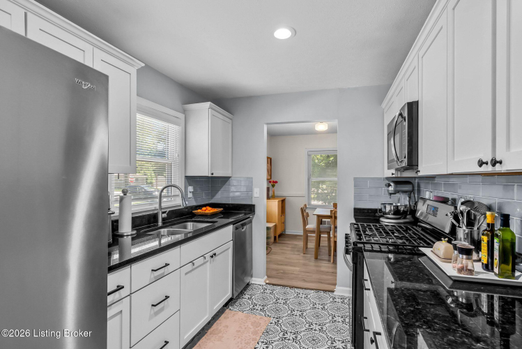 Listing Image 12