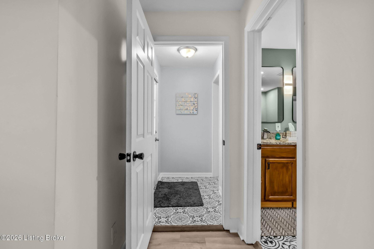 Listing Image 17