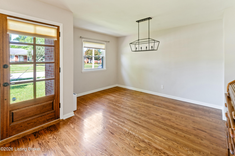 Listing Image 10
