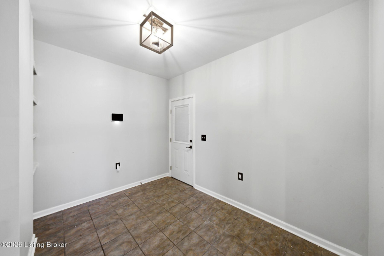 Listing Image 33