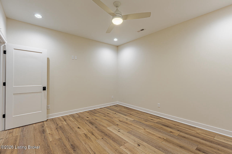 Listing Image 59