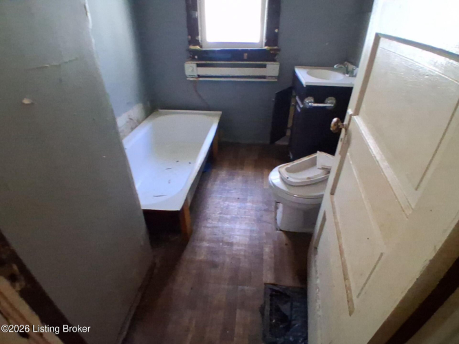 Listing Image 8