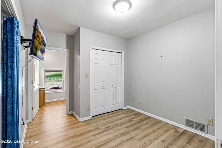 Listing Image 27