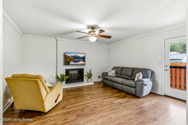 Listing Image 12