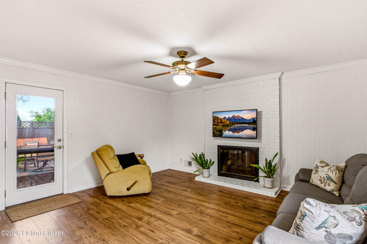 Listing Image 10