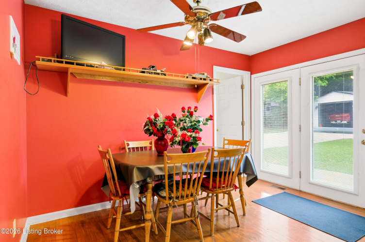 Listing Image 11