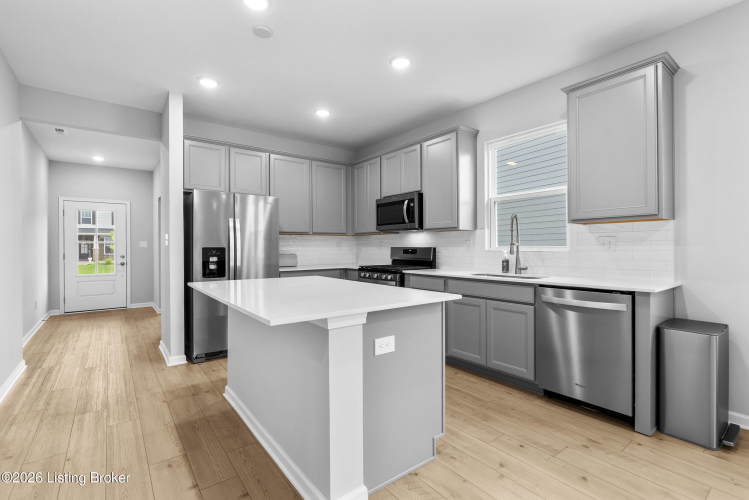 Listing Image 12