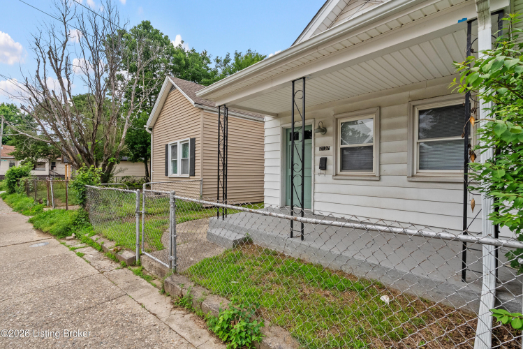 Listing Image 3