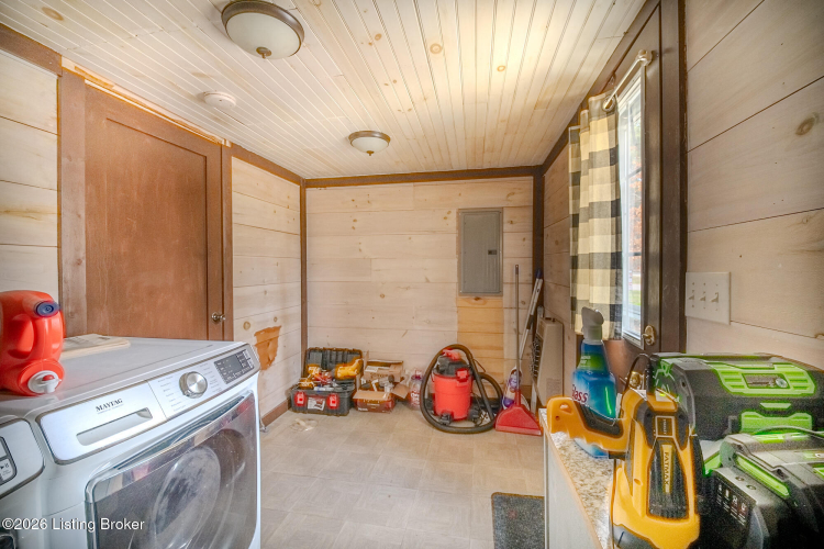 Listing Image 16