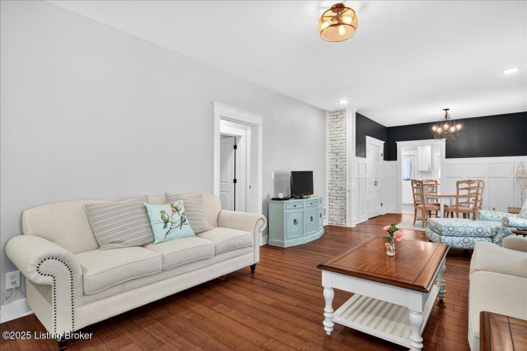 Listing Image 7