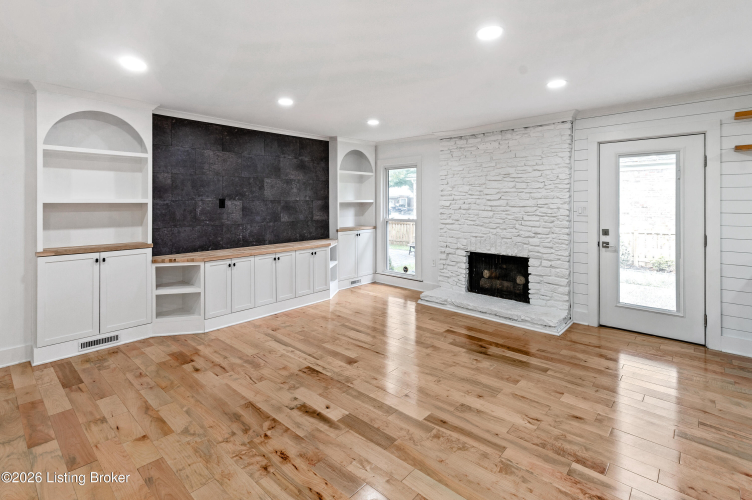 Listing Image 14