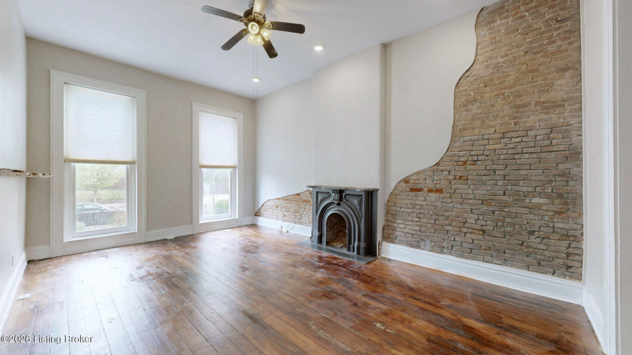 Listing Image 4