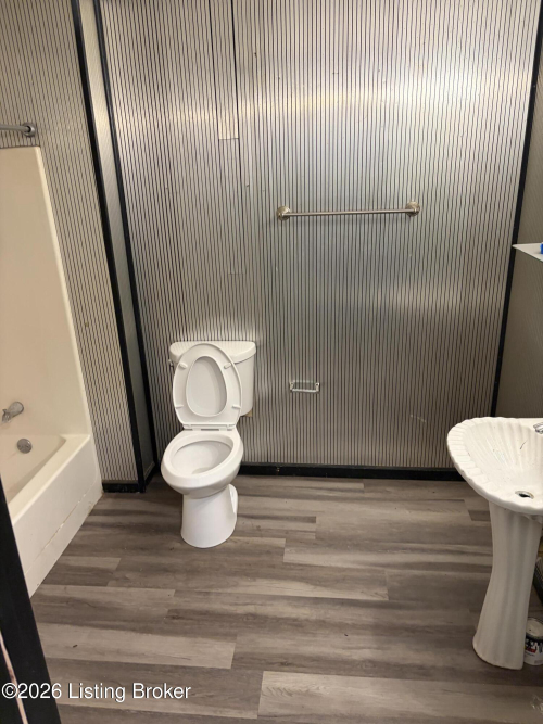 Listing Image 9