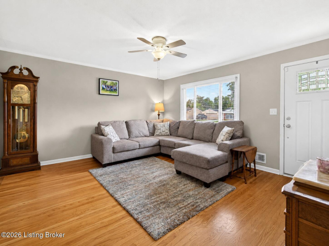 Listing Image 5
