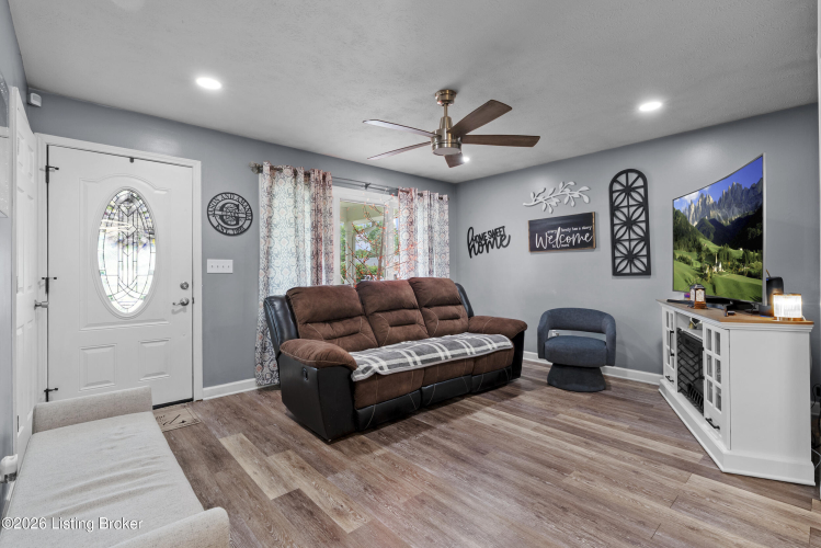 Listing Image 9