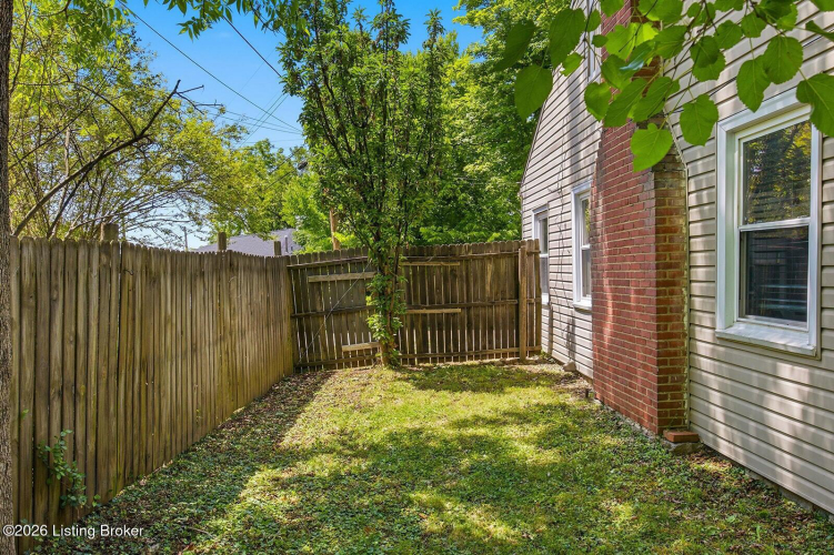 Listing Image 8
