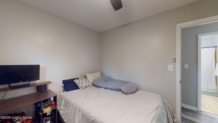 Listing Image 17
