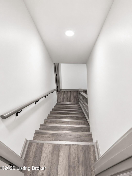 Listing Image 19