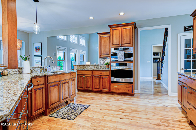 Listing Image 10