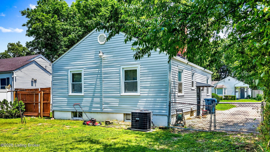 Listing Image 5