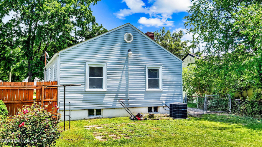 Listing Image 6