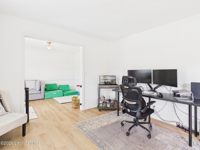 Listing Image 17