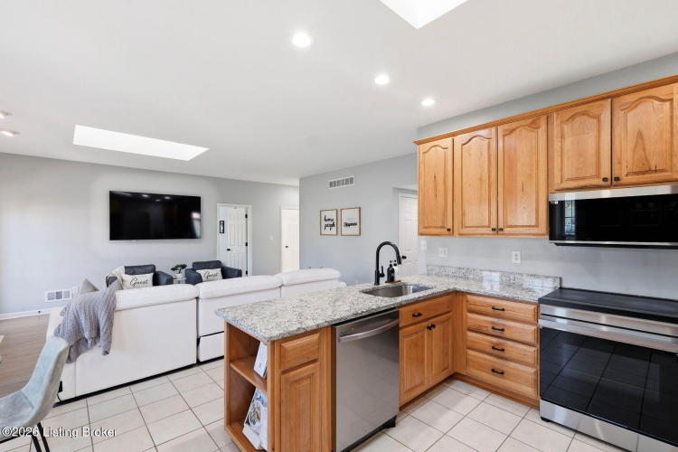 Listing Image 14