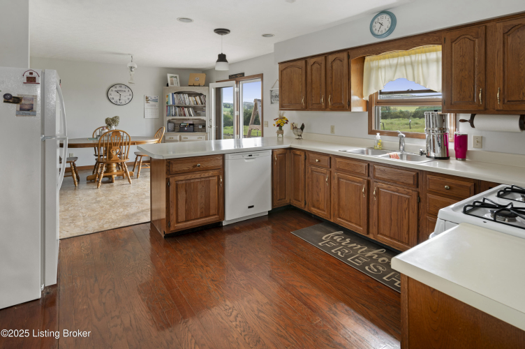 Listing Image 19