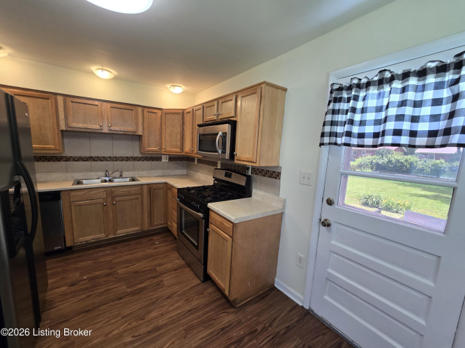 Listing Image 10
