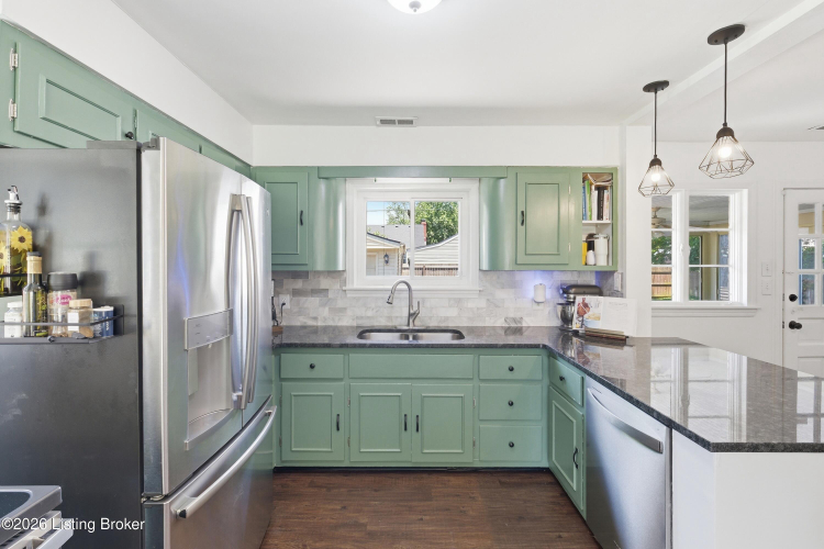 Listing Image 11