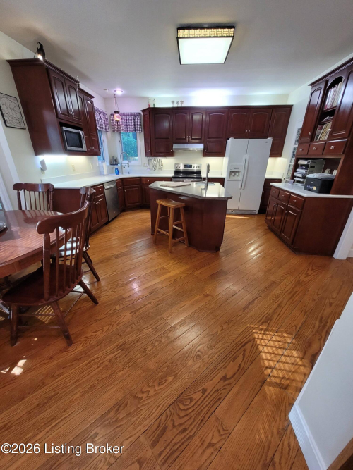 Listing Image 19