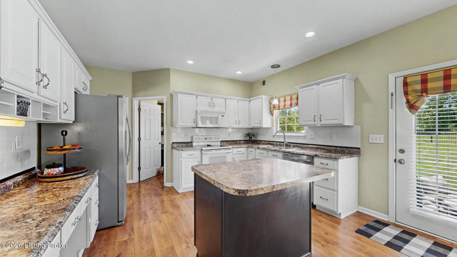 Listing Image 3