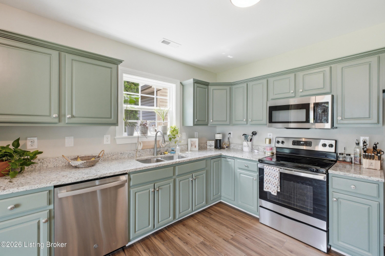 Listing Image 11
