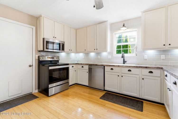 Listing Image 12