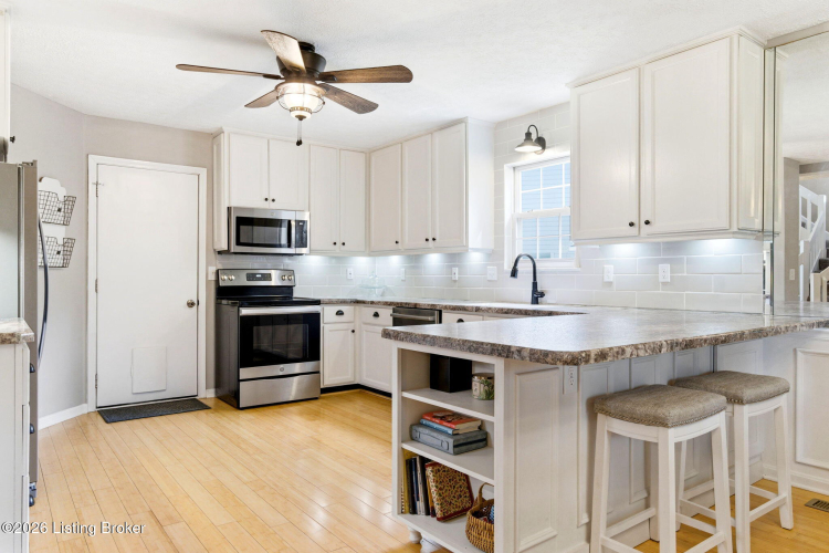 Listing Image 10