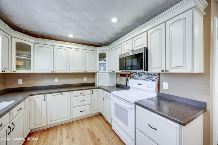 Listing Image 17