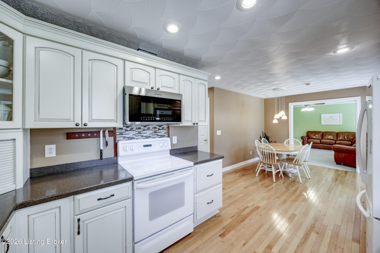 Listing Image 19