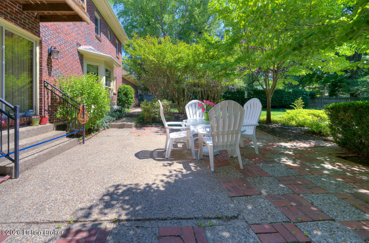 Listing Image 4
