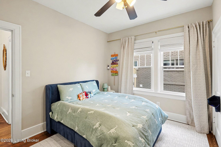 Listing Image 11