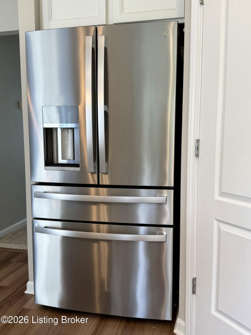 Listing Image 6