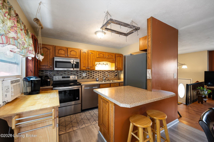 Listing Image 8
