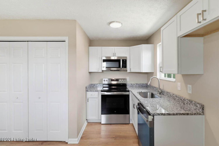Listing Image 12