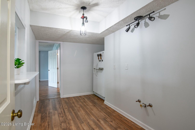 Listing Image 54