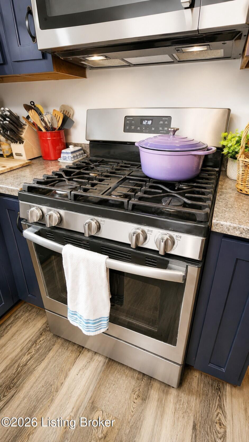 Listing Image 11