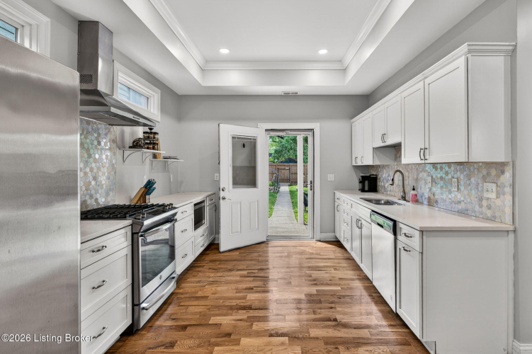 Listing Image 11