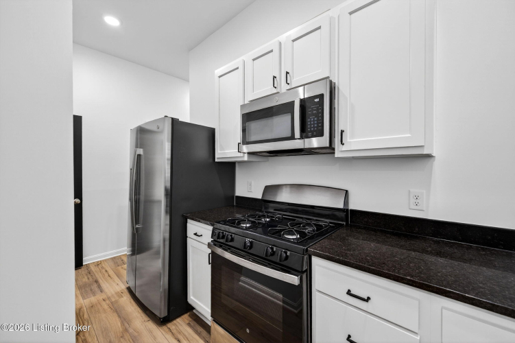 Listing Image 18